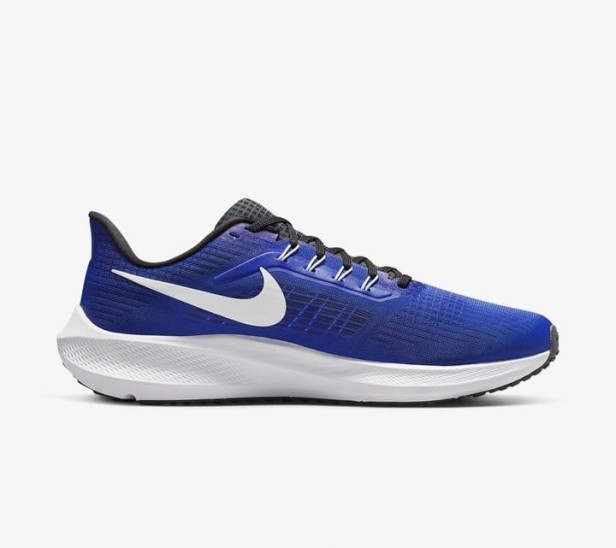 NIKE AIR ZOOM PEGASUS 39 DH4071 400-but ustawiony w prawo