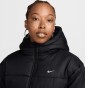 Nike Classic Puffer Fz5903 010-kurtka zbliżenie na modelce