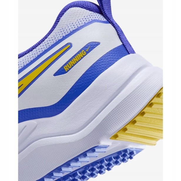 NIKE COSMIC RUNNER (GS) HM4402 101-but zbliżenie z tyłu