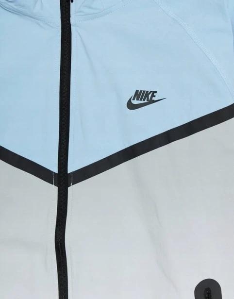 Nike Tech Windrunner Hv6514 012-kurtka zbliżenie przód