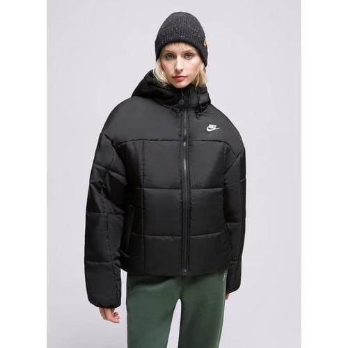 Nike Nsw Therma Fit Fb7672 010-kurtka widok modelka