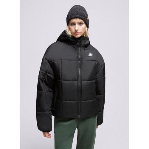 Nike Nsw Therma Fit Fb7672 010-kurtka widok modelka
