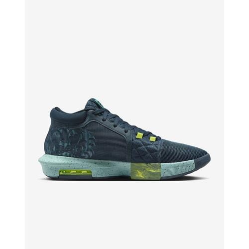 Nike Lebron Witness Viii Fb2239 402-but skierowany w prawo