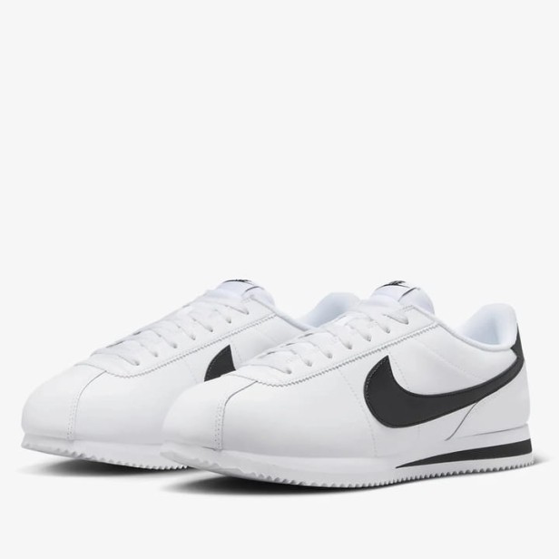 NIKE CORTEZ DM4044 105-buty skierowane od boku