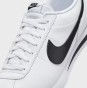 NIKE CORTEZ DM4044 105-but z boku w przybliżeniu