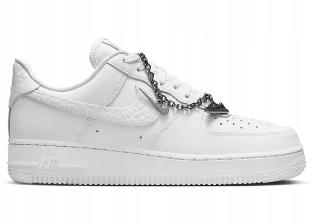 Nike W Air Force 1 '07 Lo Im6485 121- W położeniu bocznym