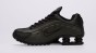 Nike Shox R4 (Gs) Cw2626 003-but skierowany w lewo