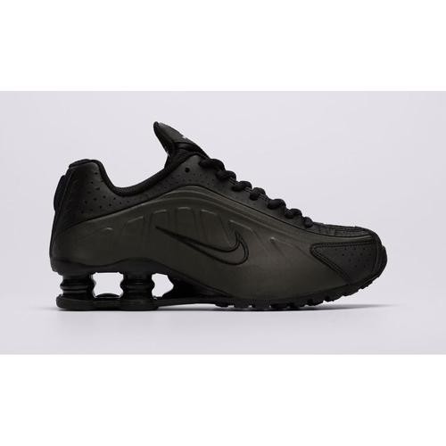 Nike Shox R4 (Gs) Cw2626 003-but skierowany w prawo