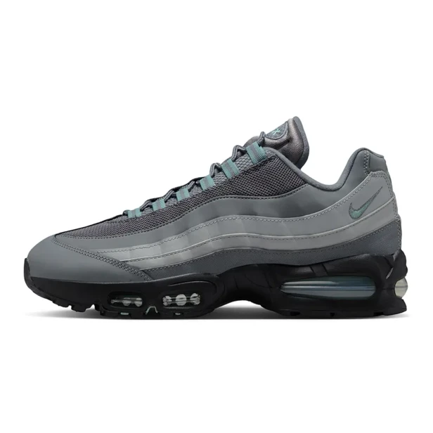 Nike Air Max 95 Im5987 084-but skierowany w lewo